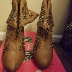 Tan heeled bootie
